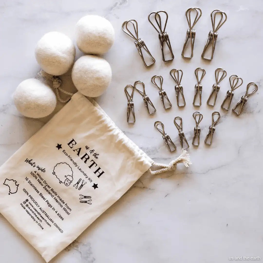 Us and the earth Laundry bundle with 4 merino wool dryer balls with a cotton bag and 16 pieces stainless steel pegs in 4 different sizes